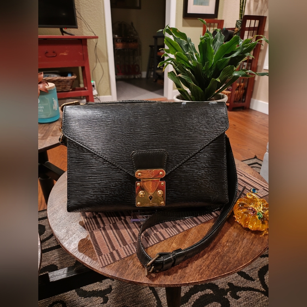 Authentic Louis Vuitton Biface Epi Leather Black Shoulder Bag With Top Handle